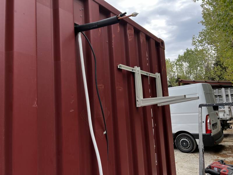 Installation d'un monosplit HEIWA sur container pour une centrale nucléaire à Flamand ville